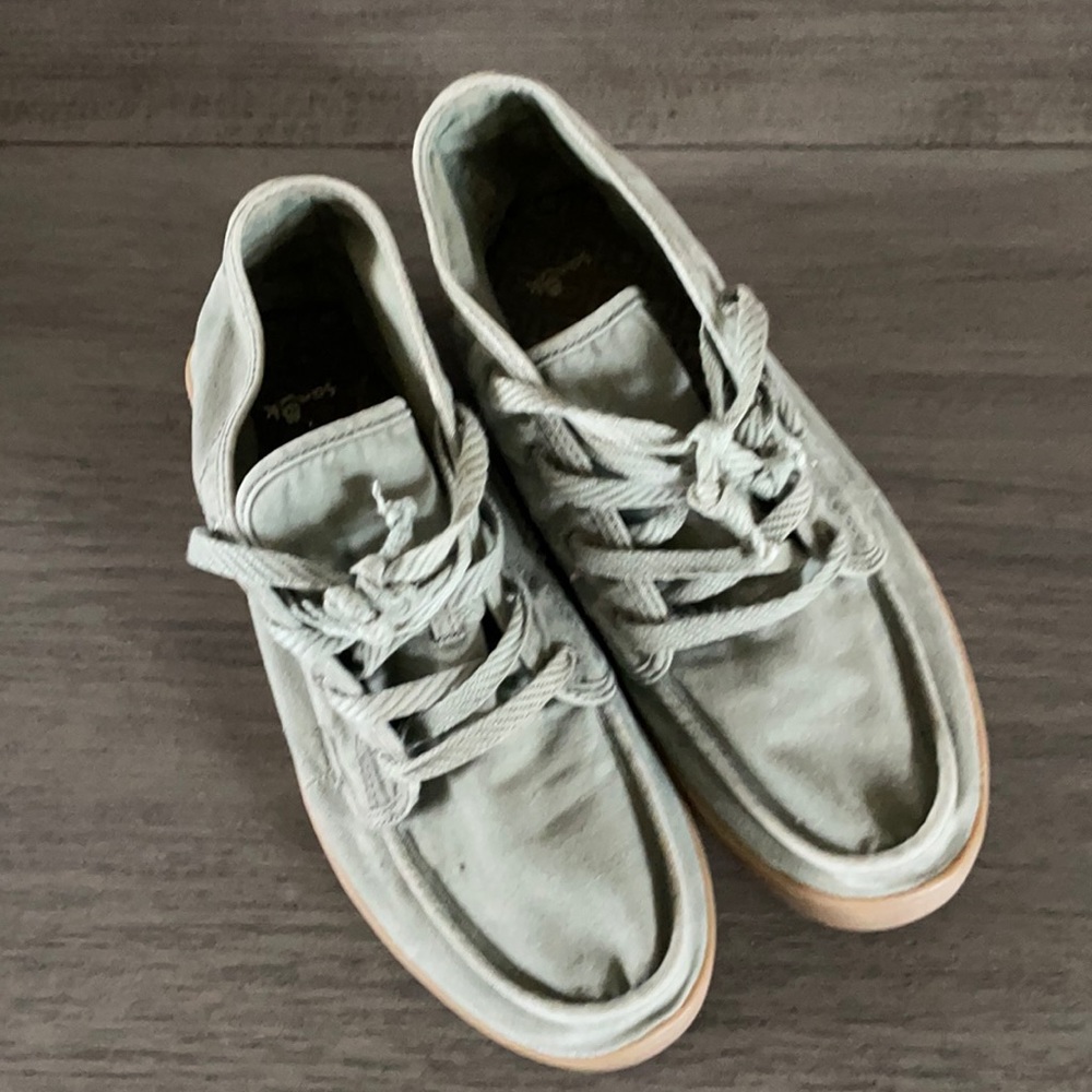 **AMAZING CONDITION** SANUK**